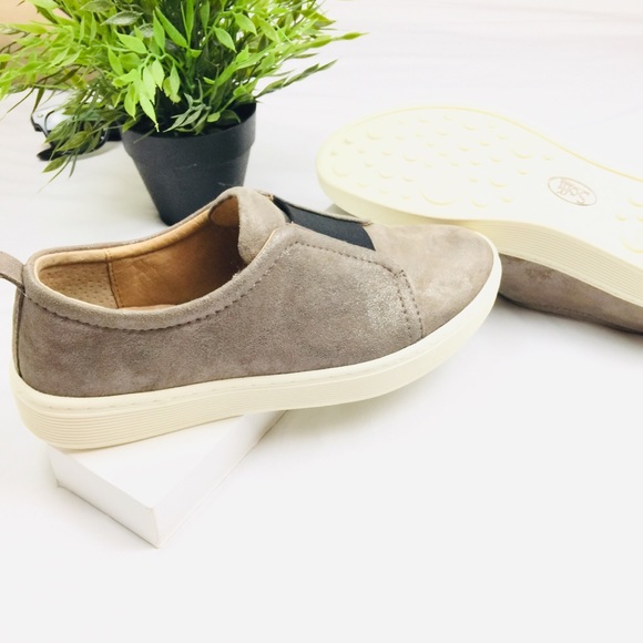 Sofft Shoes - Brand New (NWOT) Leather Sofft sneakers 7.5